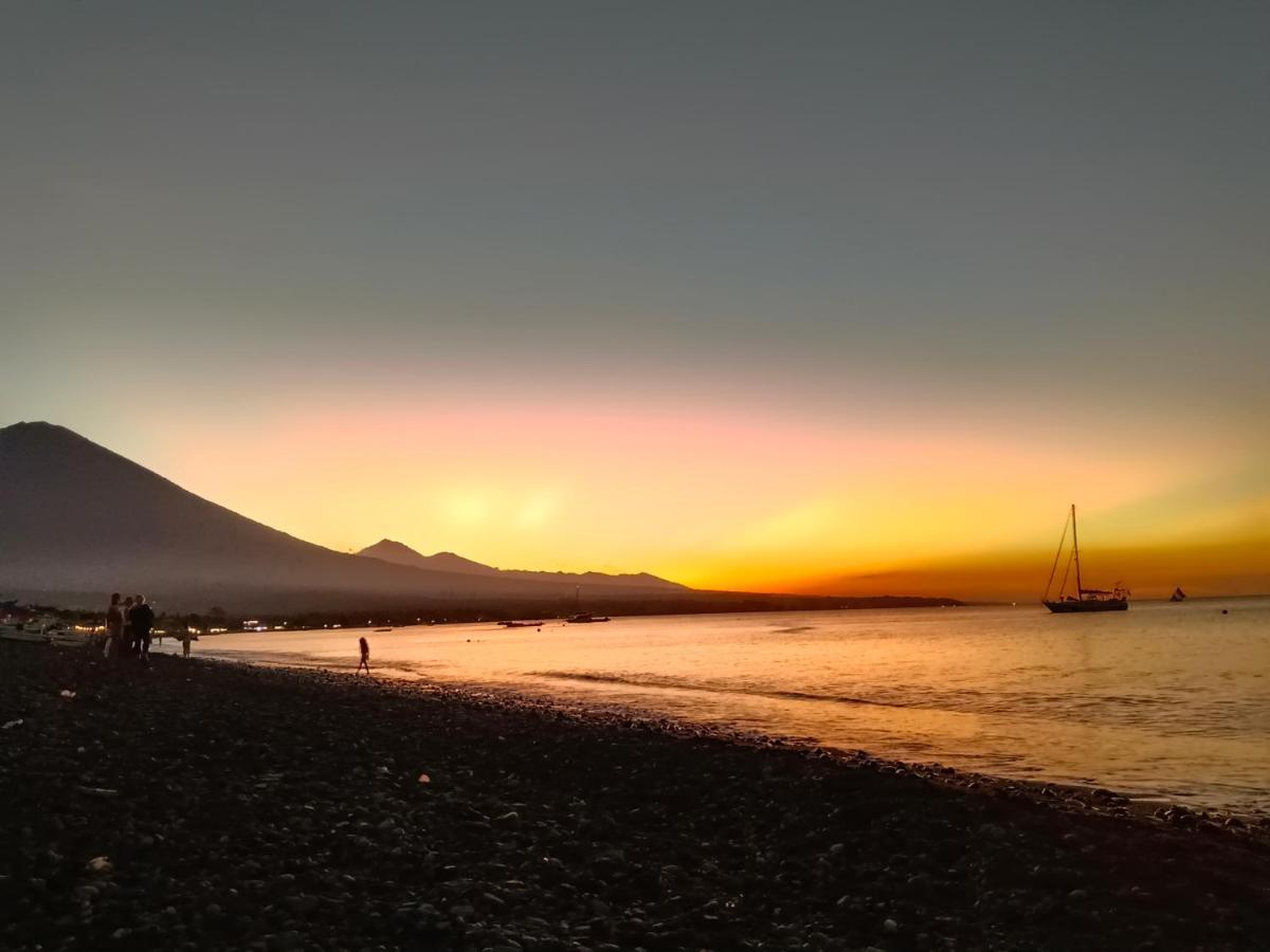 Beach Side Amed Delem Family Ambat Bagian luar foto